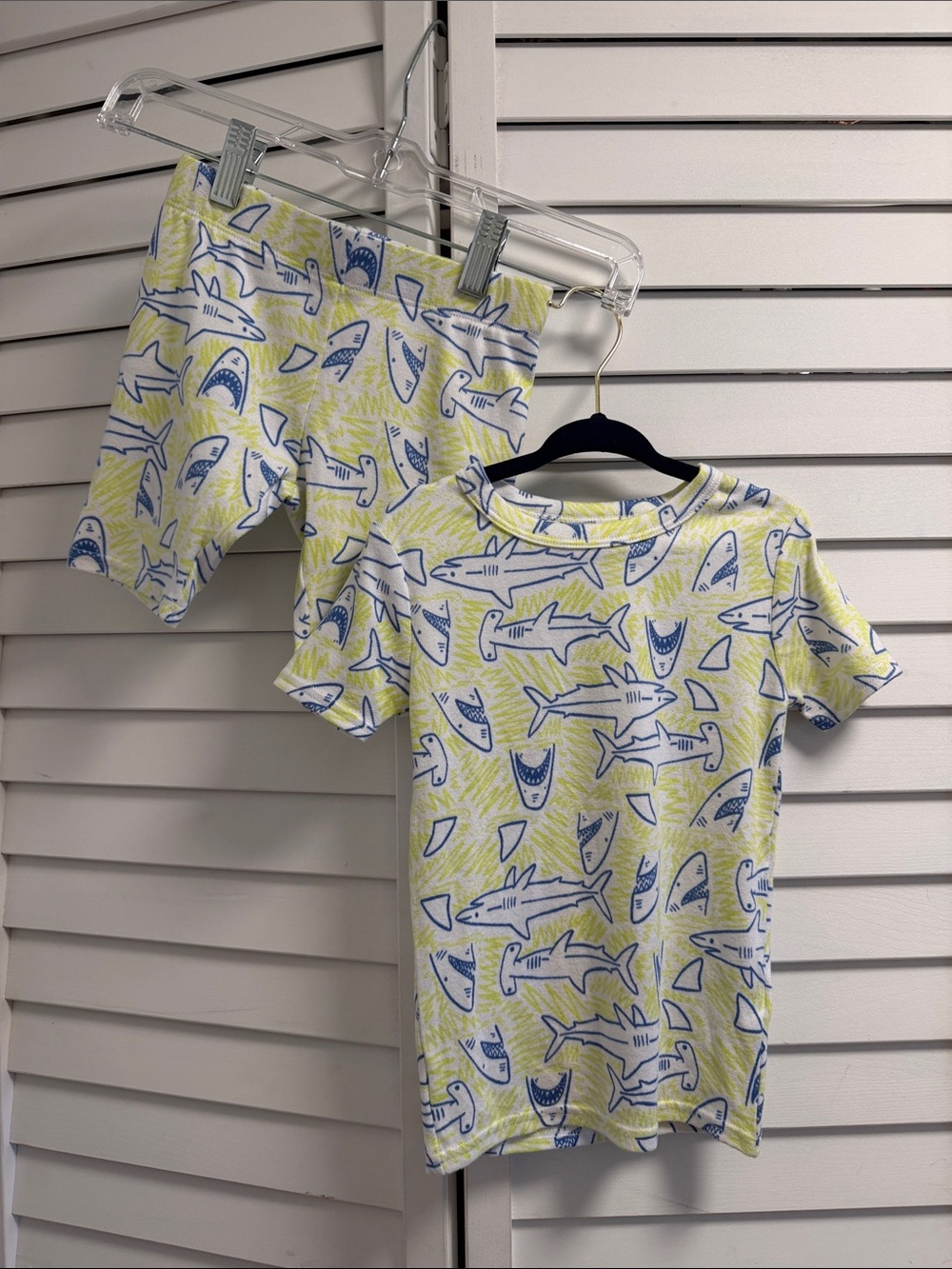 NWT Cat & Jack 4T / 4 Boys Shark Pajamas 2pc Short Set Neon Lime Blue